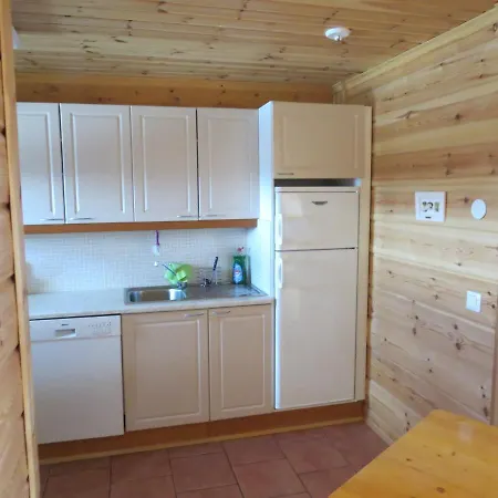 Arctic Polar Village منتزه العطل