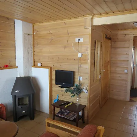 Arctic Polar Village 假日公园 3*